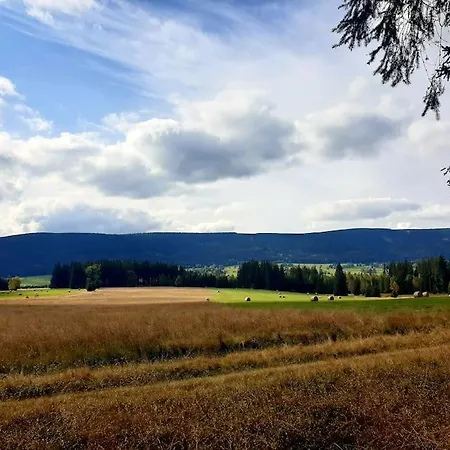 Hébergement de vacances Komfortowy Dom Z Bali Kolo Zielenca Z Widokiem Na Gory Lasowka