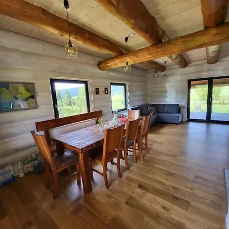 Hébergement de vacances Komfortowy Dom Z Bali Kolo Zielenca Z Widokiem Na Gory Lasowka